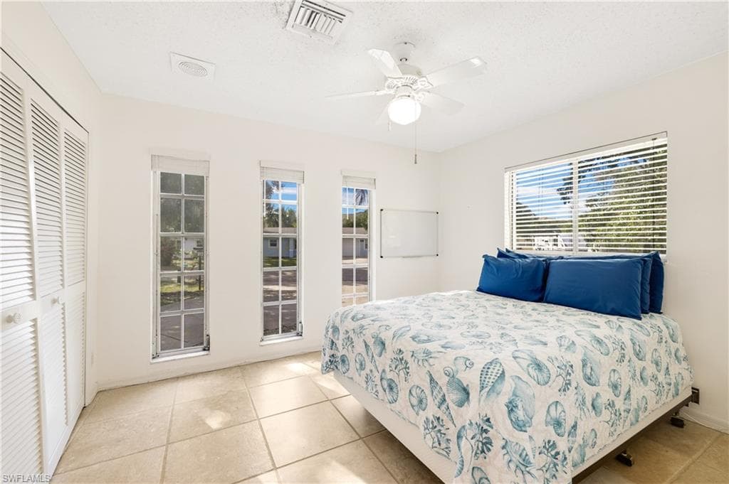 3461 Lakeview DR-27