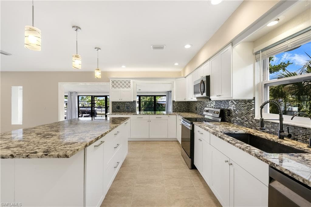 3461 Lakeview DR-16