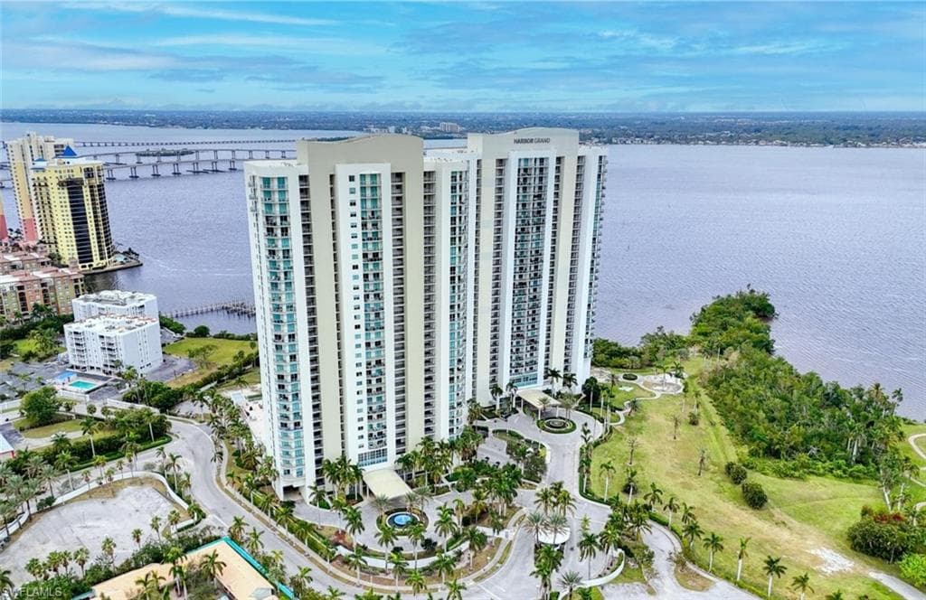 3000 Oasis Grand BLVD 701-2