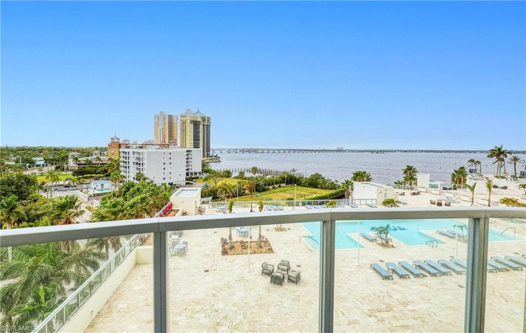 3000 Oasis Grand BLVD 701-12