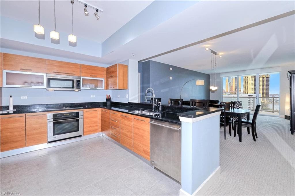 3000 Oasis Grand BLVD 701-3