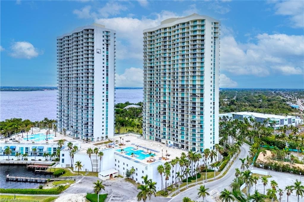 3000 Oasis Grand BLVD 701-1