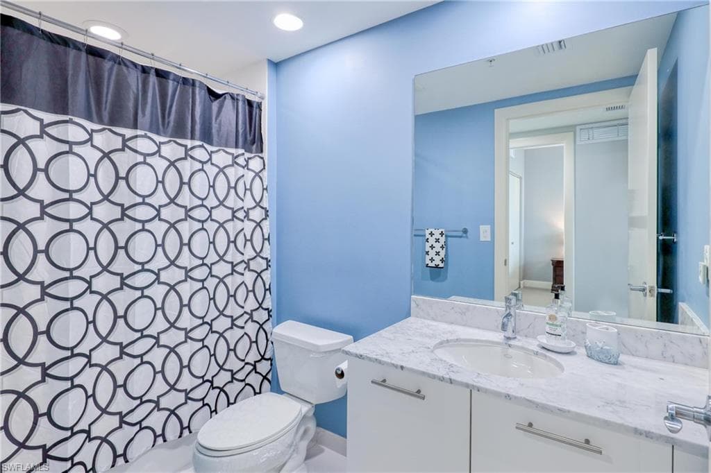 3000 Oasis Grand BLVD 701-28