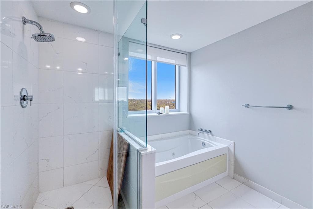 3000 Oasis Grand BLVD 701-24