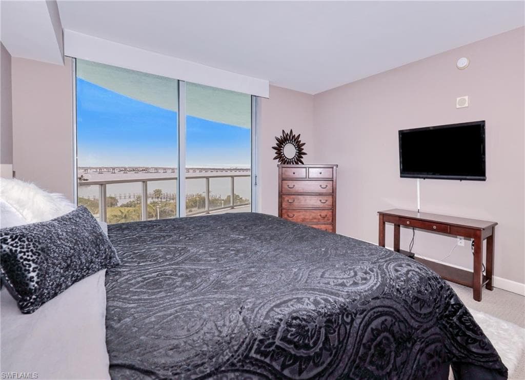 3000 Oasis Grand BLVD 701-25