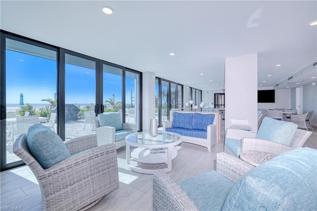 2810 Estero BLVD 713-37