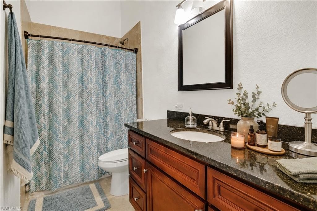 1561 Lynwood AVE-11