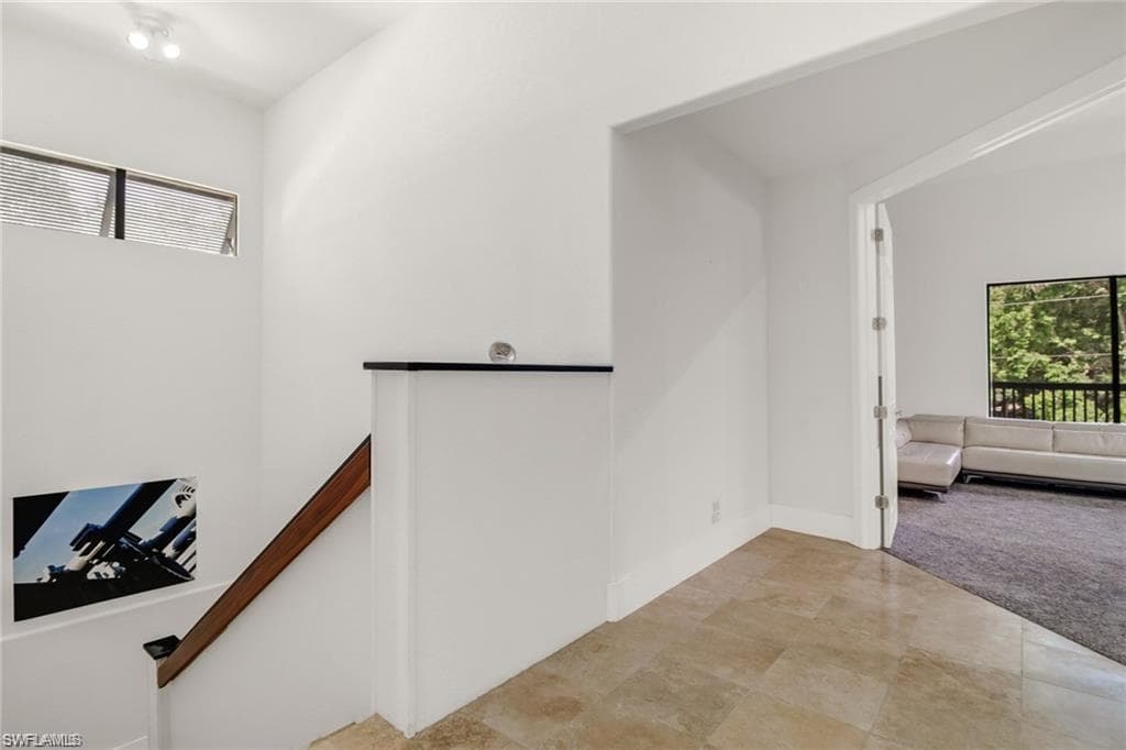 1561 Lynwood AVE-19