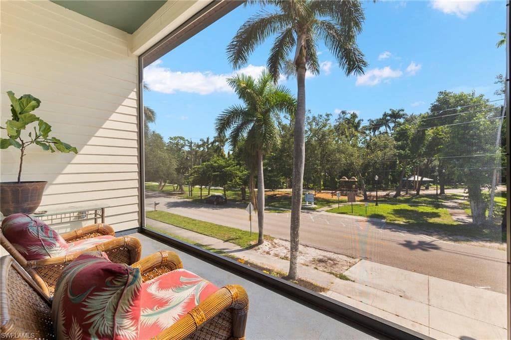 1561 Lynwood AVE-21