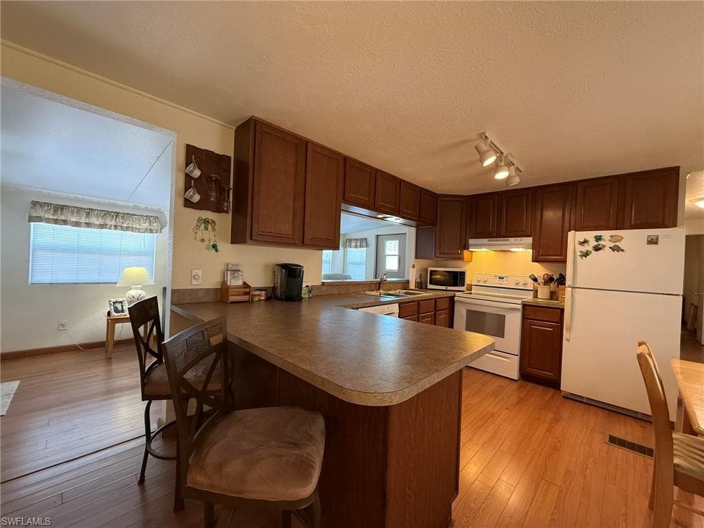 120 Lantern PL-24