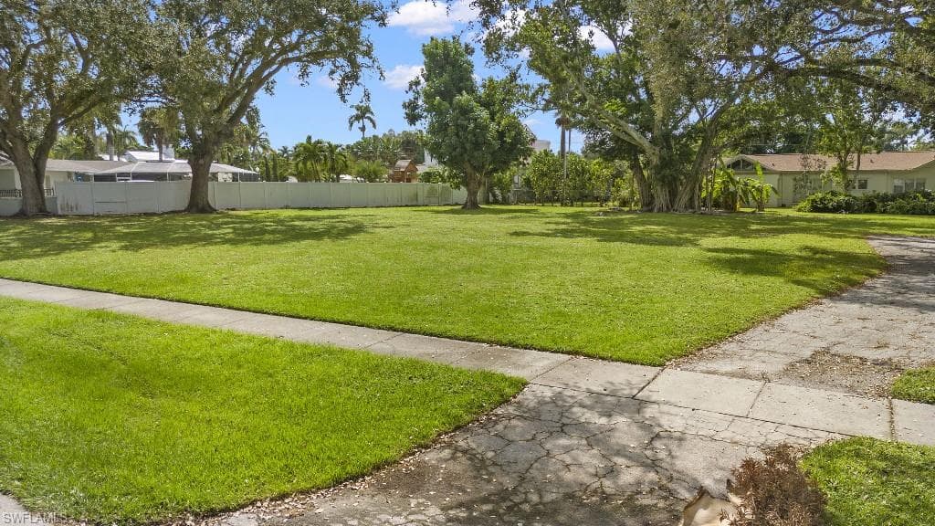 1334 Plumosa DR-3