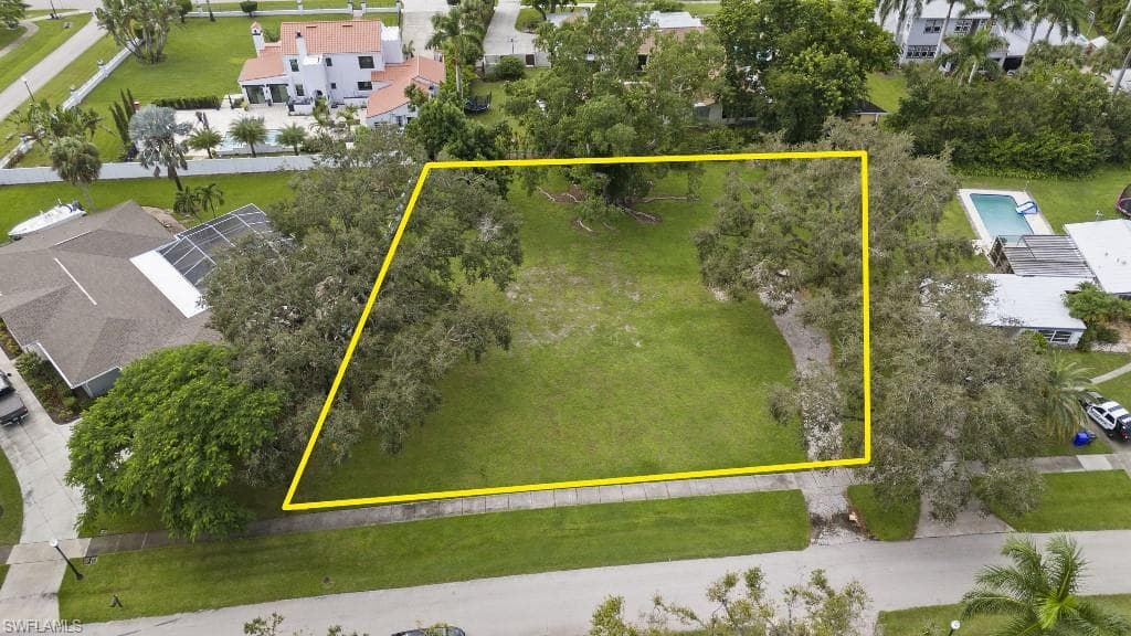 1334 Plumosa DR-5