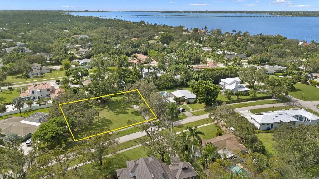 1334 Plumosa DR-4