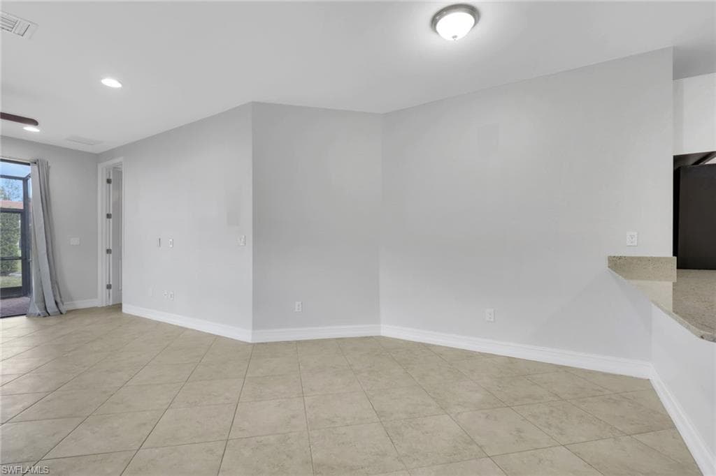 7738 Bristol CIR-13