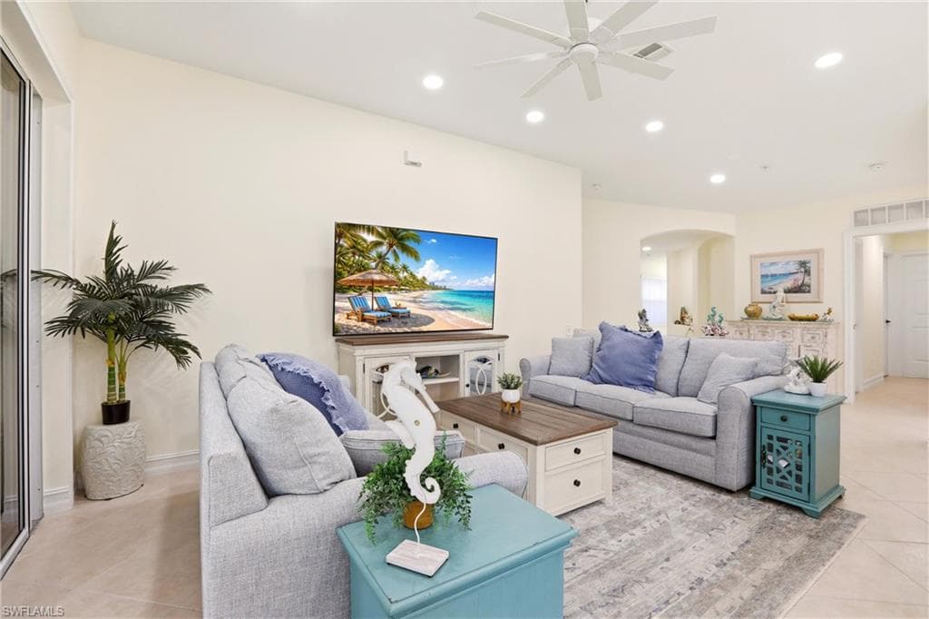 817 Carrick Bend CIR 201-4