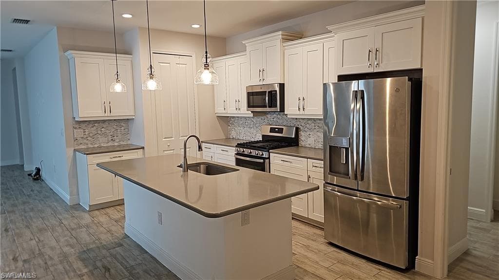 2305 Ariane DR-26