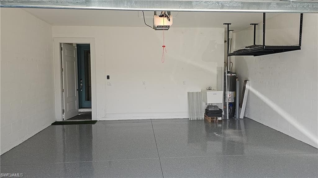 2305 Ariane DR-33