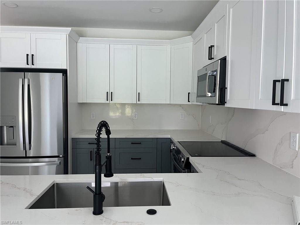 700 12th ST A & B-14
