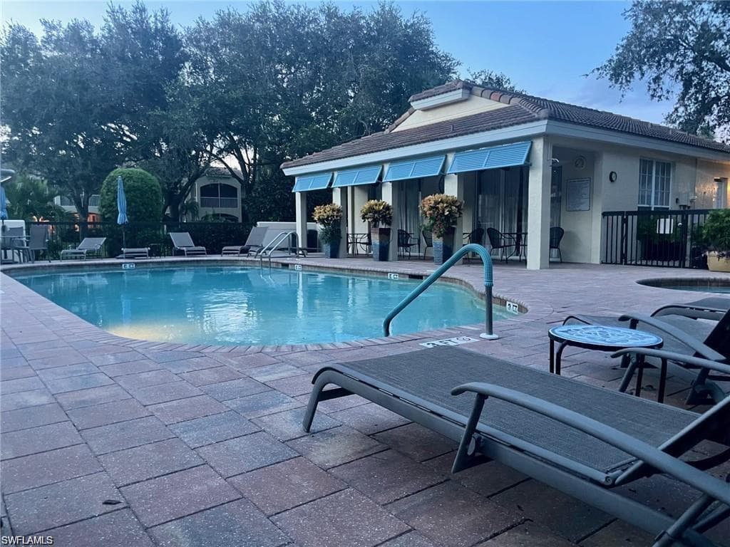 56 Silver Oaks CIR 102-7