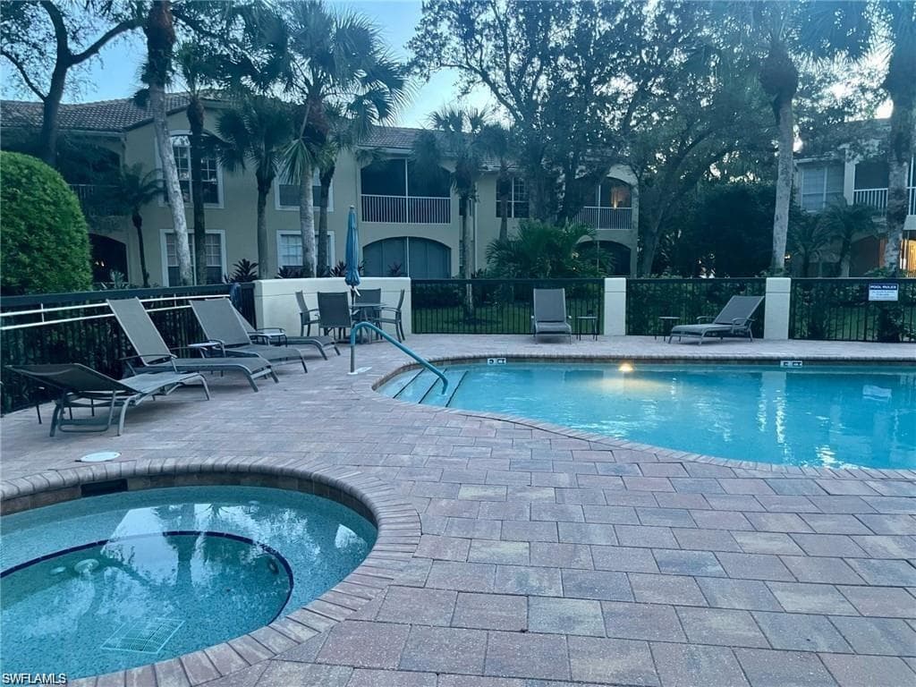 56 Silver Oaks CIR 102-9