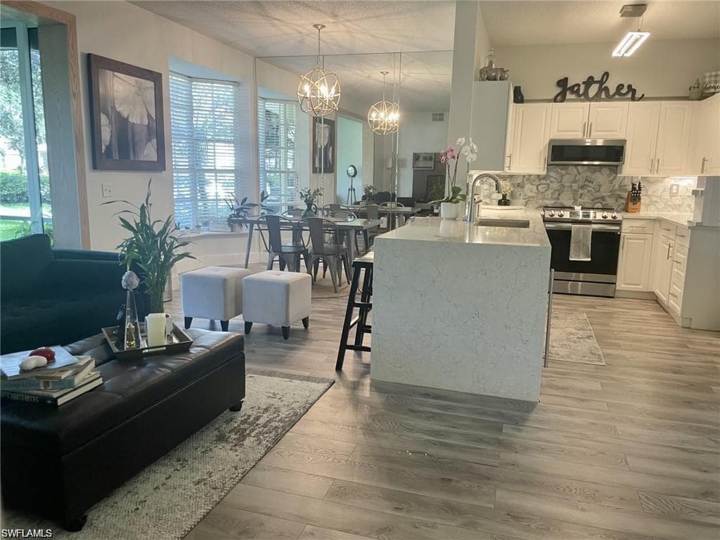 56 Silver Oaks CIR 102-11