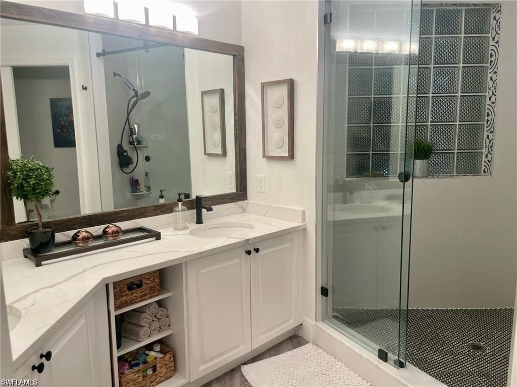 56 Silver Oaks CIR 102-4
