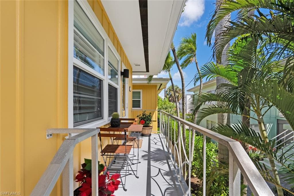221 8th AVE S 221B-15