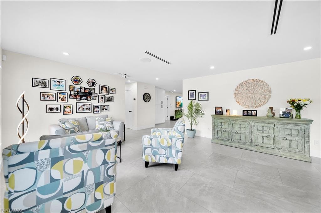 1574 Ricardo AVE-12