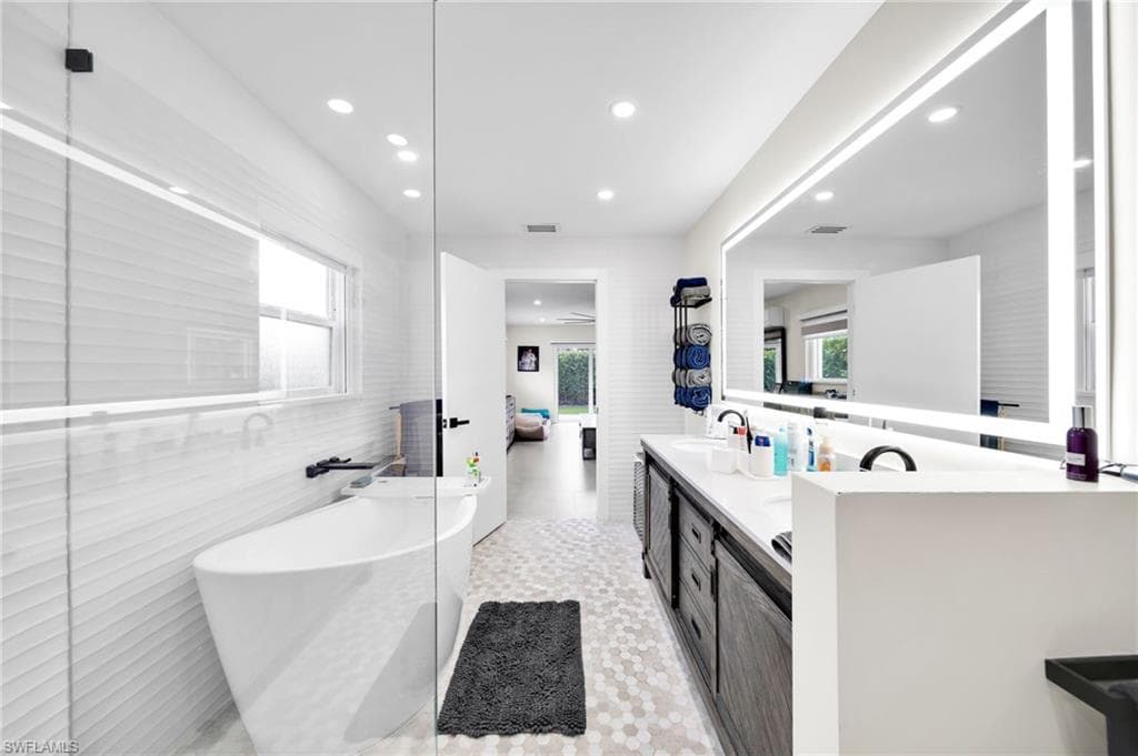 1574 Ricardo AVE-28