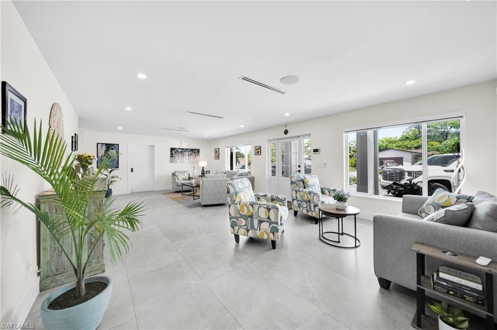 1574 Ricardo AVE-10