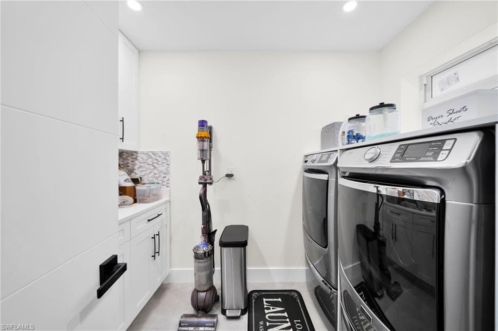 1574 Ricardo AVE-19