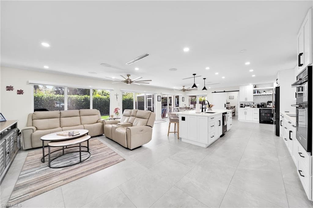 1574 Ricardo AVE-29