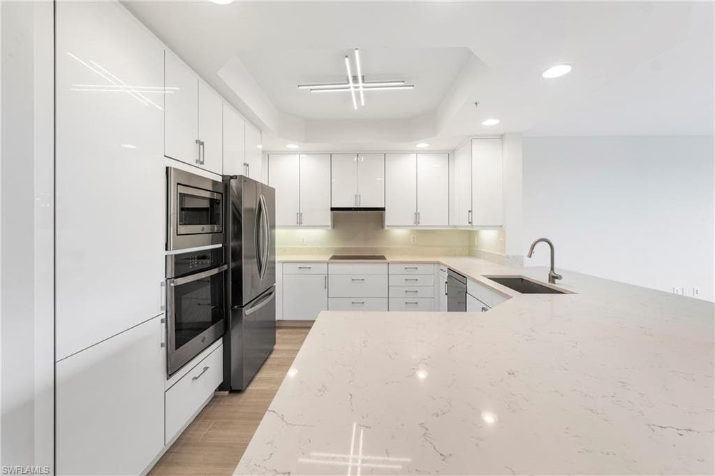 425 Cove Tower DR 403-4