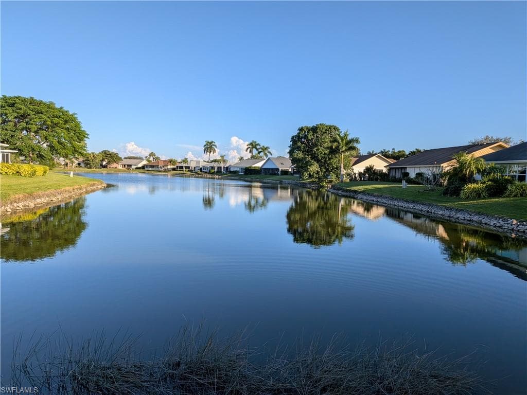 104 Fleur De Lis LN-1