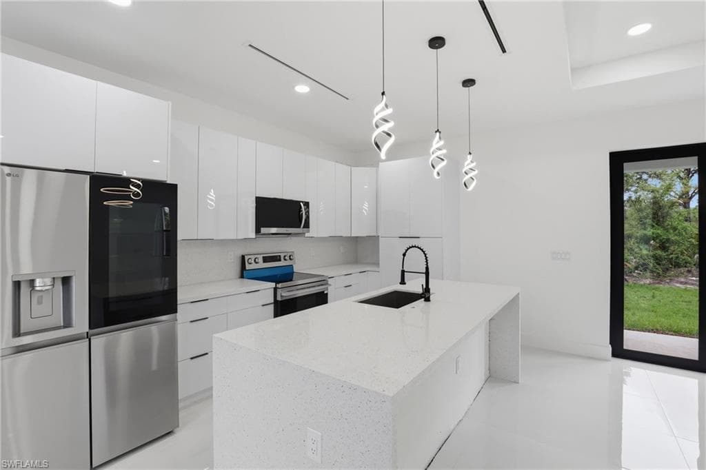 669 Windermere DR-13