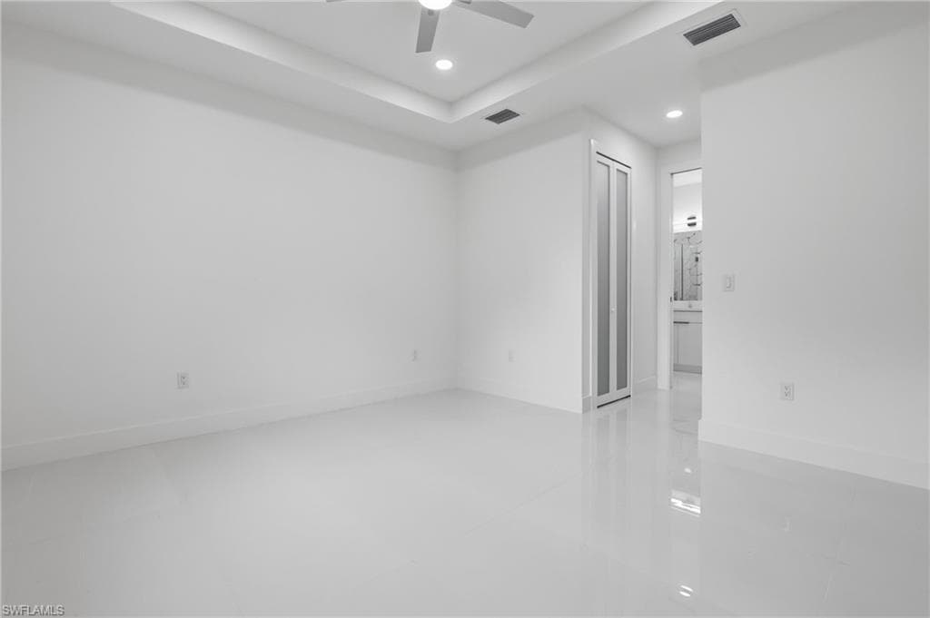 669 Windermere DR-26