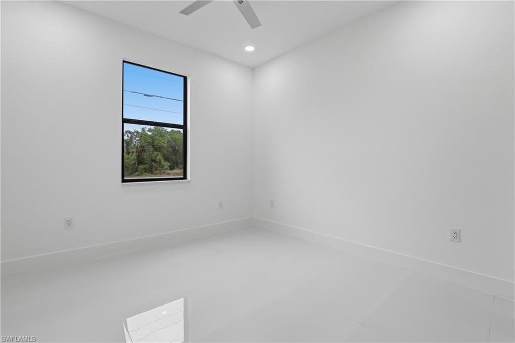 669 Windermere DR-22