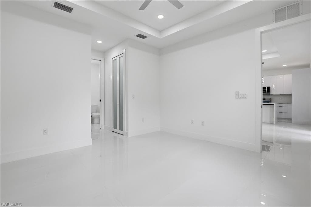 669 Windermere DR-30
