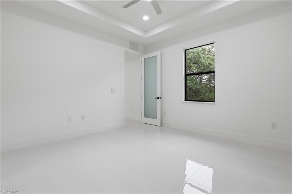 669 Windermere DR-25