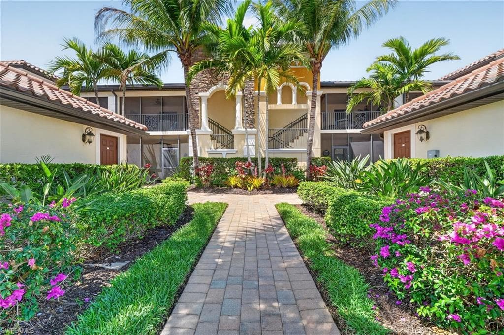 9513 Avellino WAY 2014-3