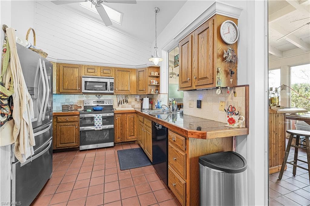 16353 Buccaneer ST-11