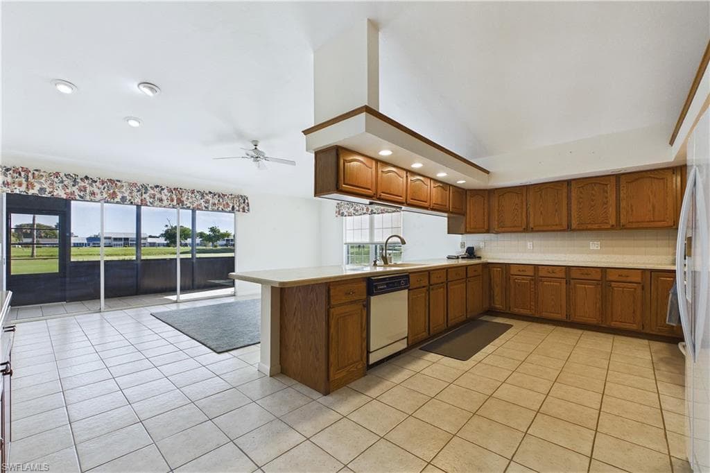 1255 N Brandywine CIR-16