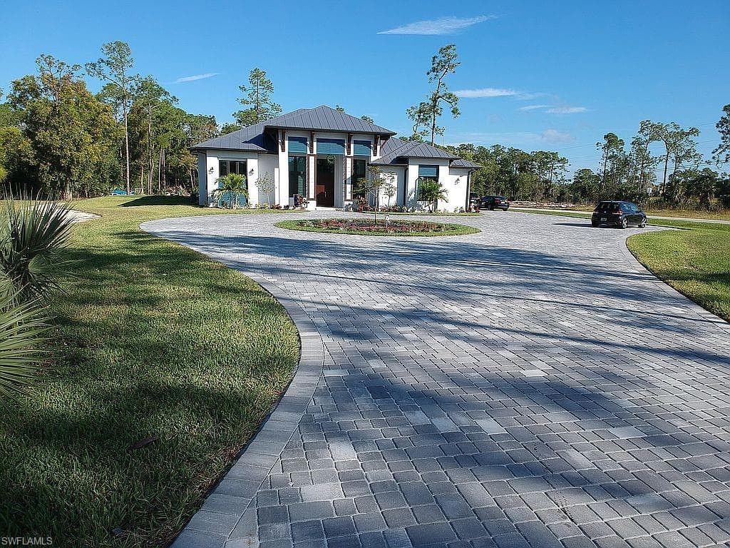 6423 Livingston Woods LN-3