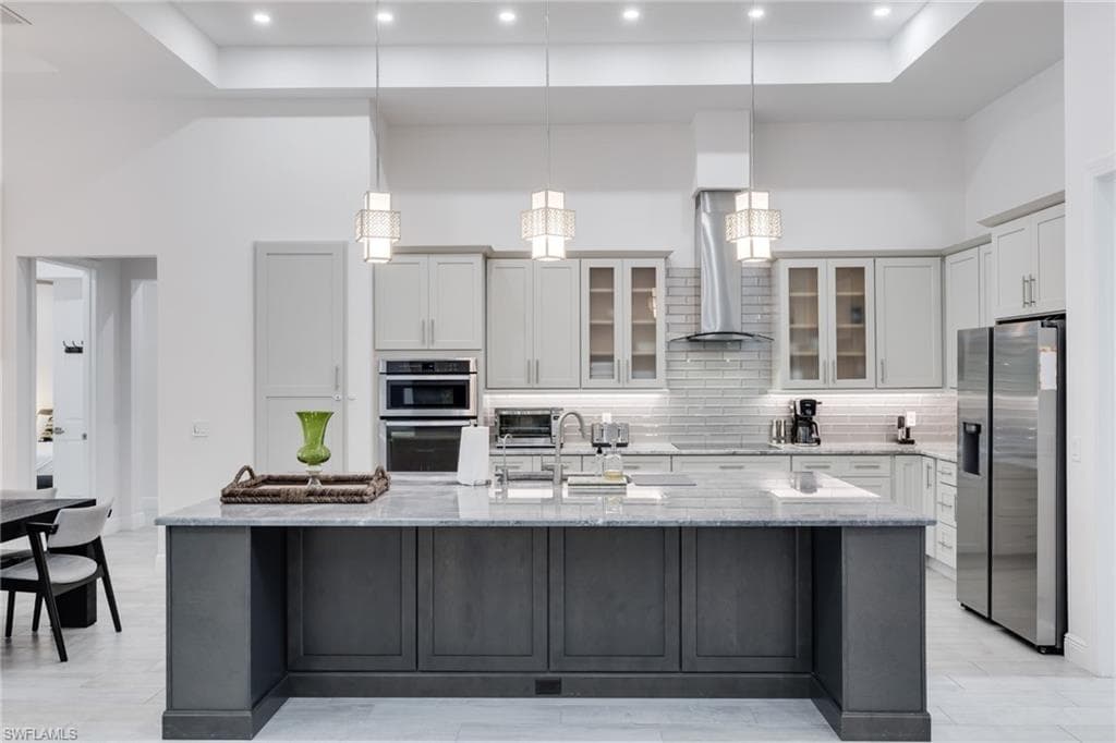 6423 Livingston Woods LN-5