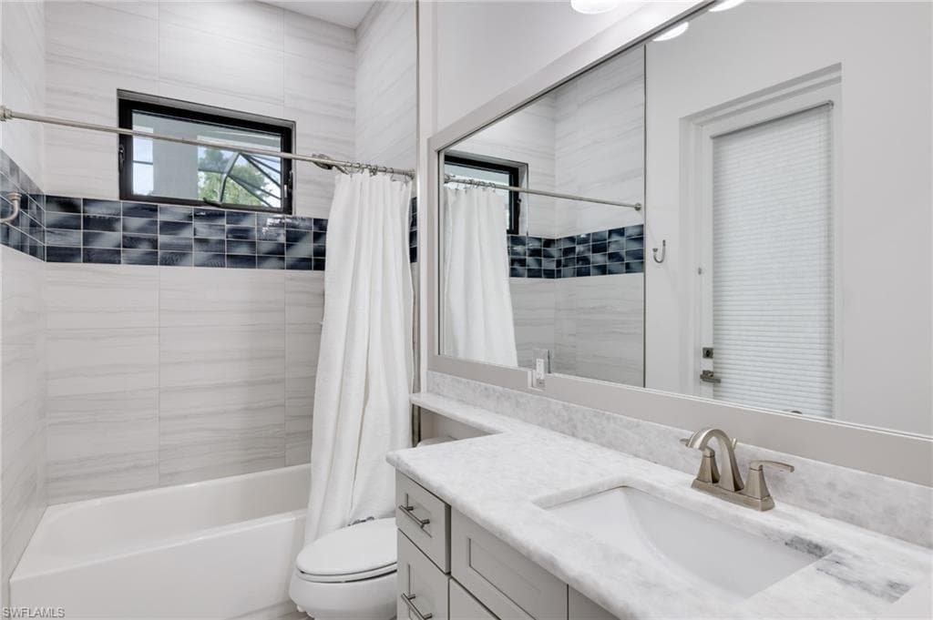 6423 Livingston Woods LN-10
