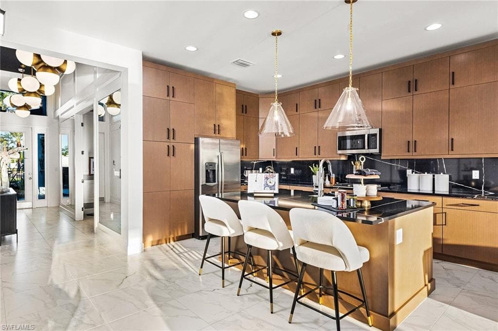 2550 Kingfisher DR-3