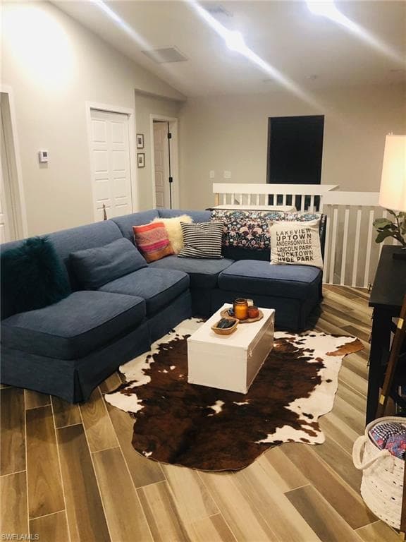 1386 Rosemary LN-18