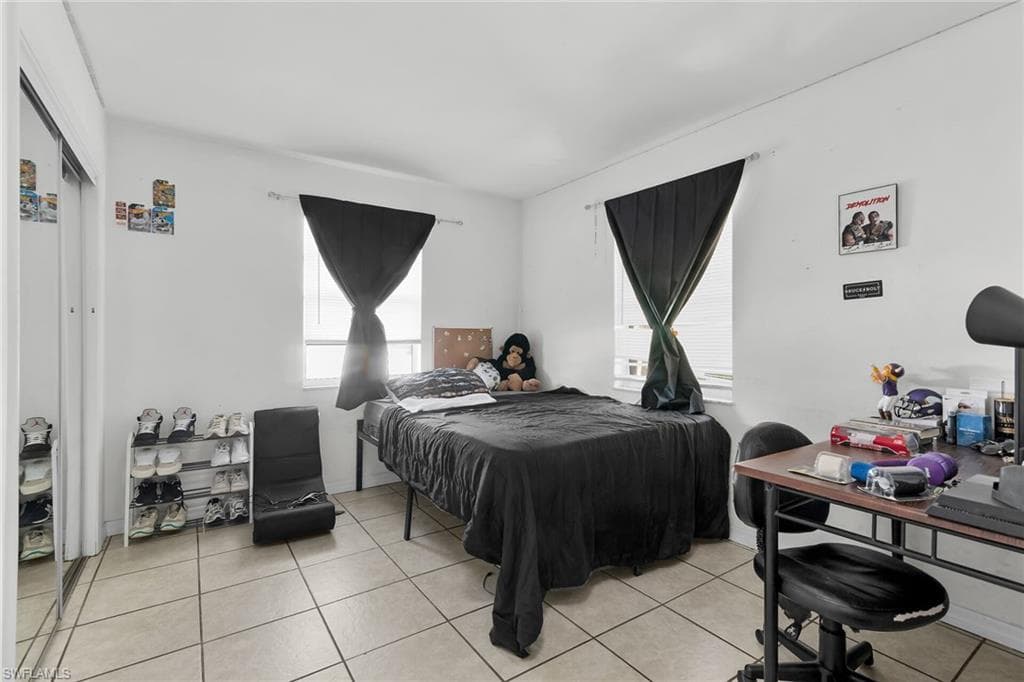1400 Rosemary LN-16