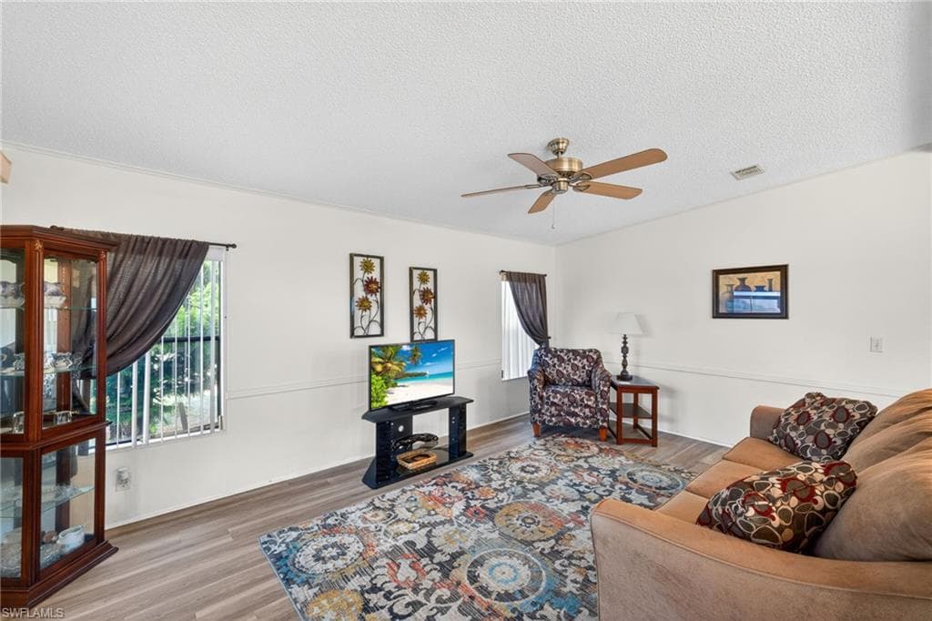 10220 Wales LOOP-7
