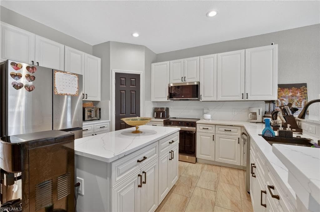 2645 Fishtail Palm CT-8